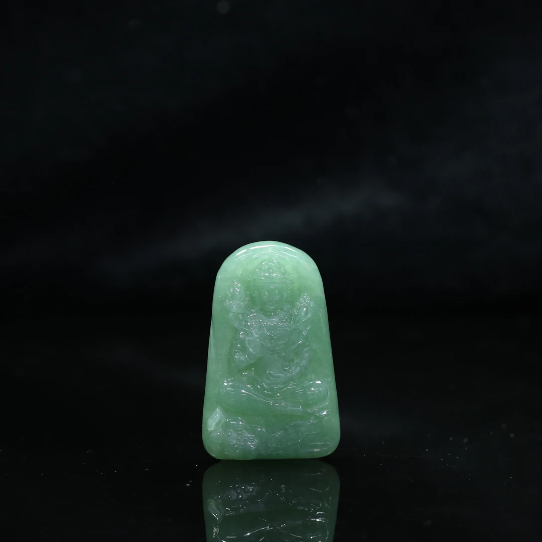 38天然缅甸翡翠A货冰绿水月观音/500470/北京银座拍卖