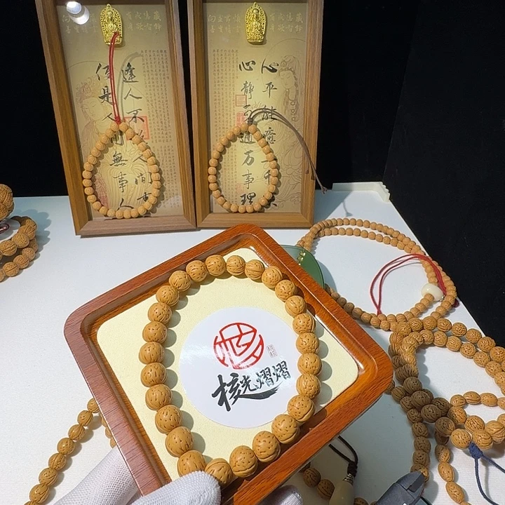 ****强吊坠桃核野生小黄桃