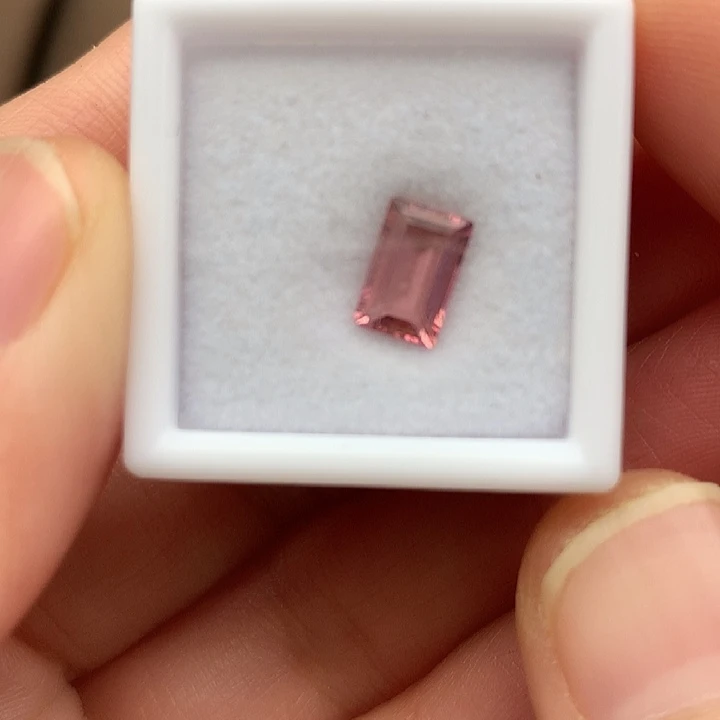 未镶嵌碧玺珠宝半成品方，粉碧玺1.11克拉，5.1x7.8x3.2