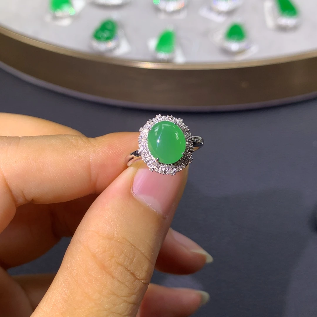 翡翠戒指18K金镶嵌翡翠