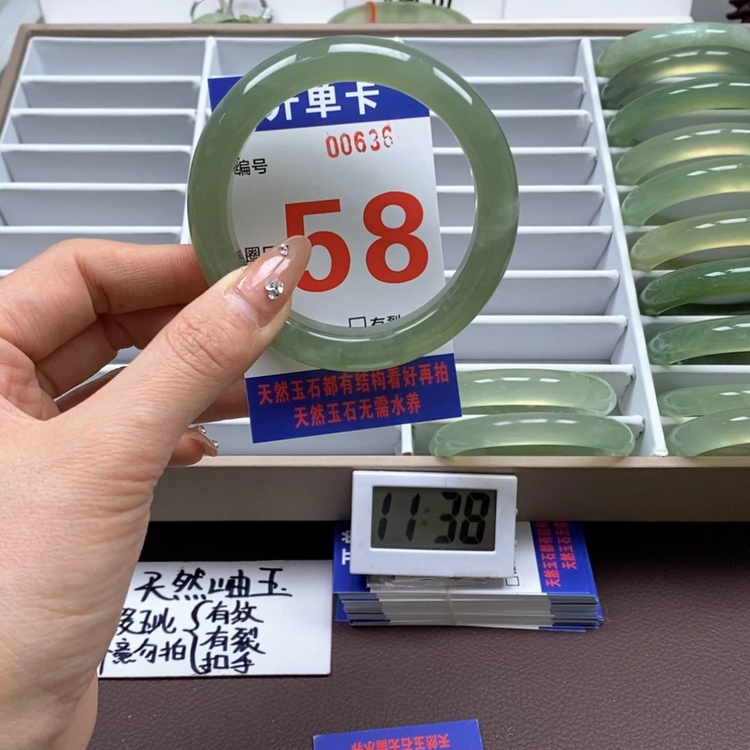 蛇纹石玉手镯未镶嵌