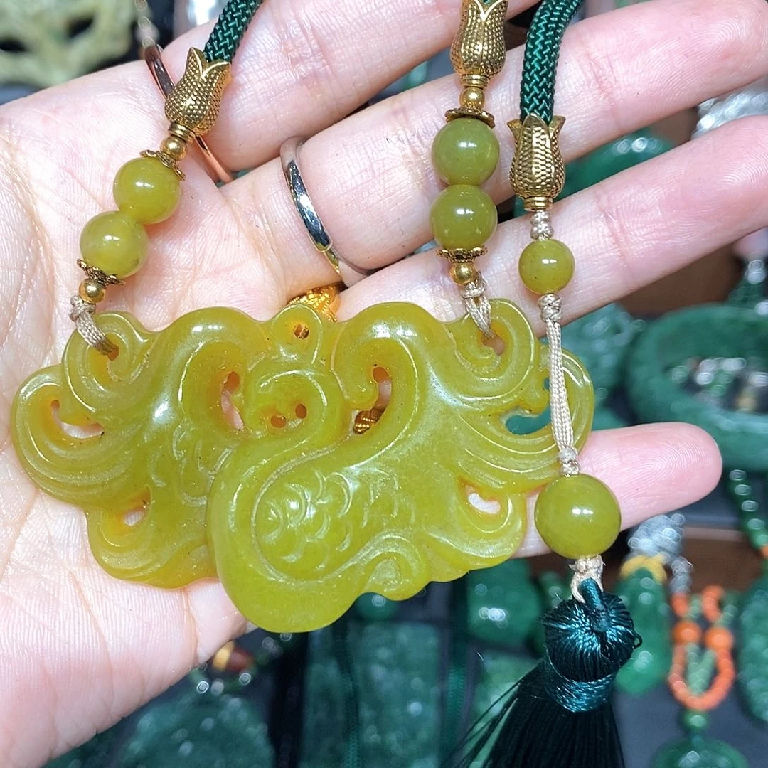 颈饰未镶嵌和田玉（碧玉）