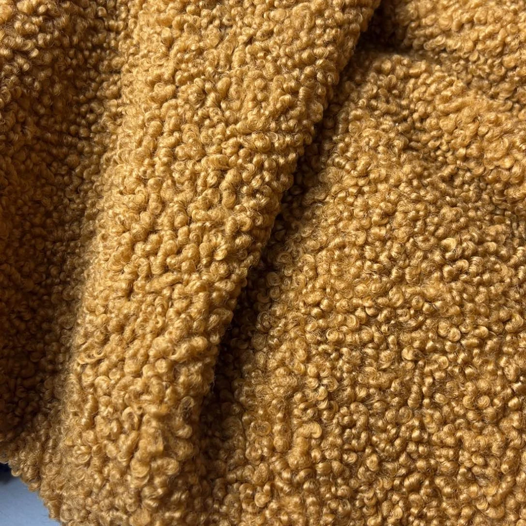 姜黄羊羔毛1.5米。