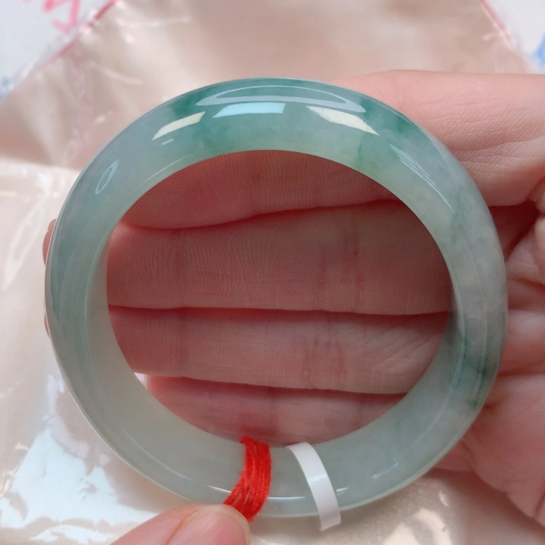 翡翠手镯未镶嵌56贵妃 冰绿底飘绿花