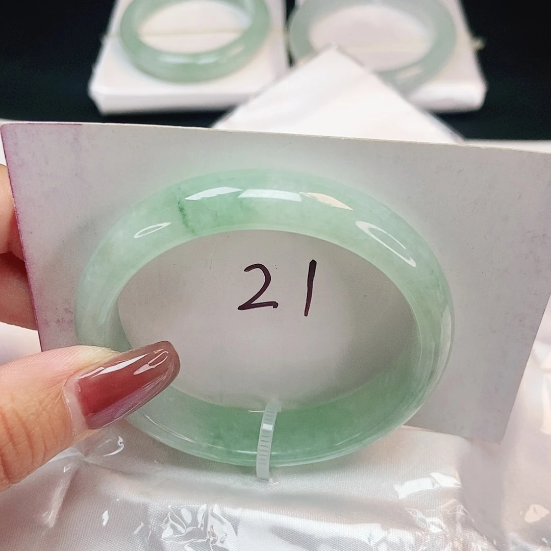 翡翠手镯未镶嵌 正圈52+