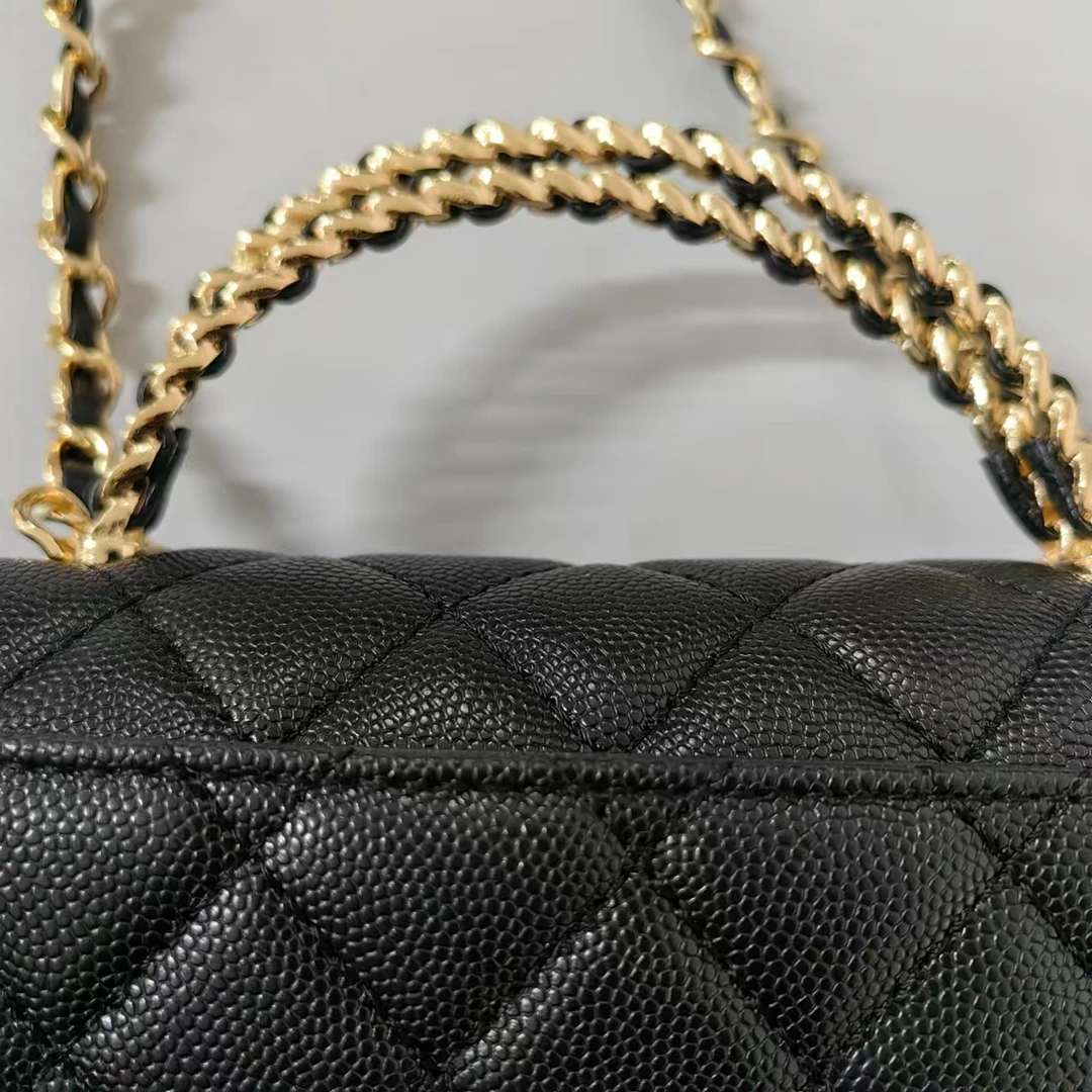 真好看啊~黑色皮皮凯利包包