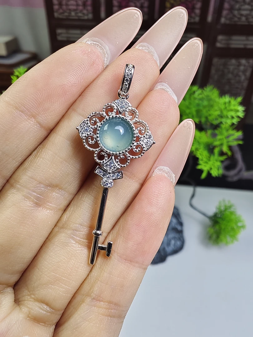 天然a货冰蓝翡翠锁吊坠s925新镶