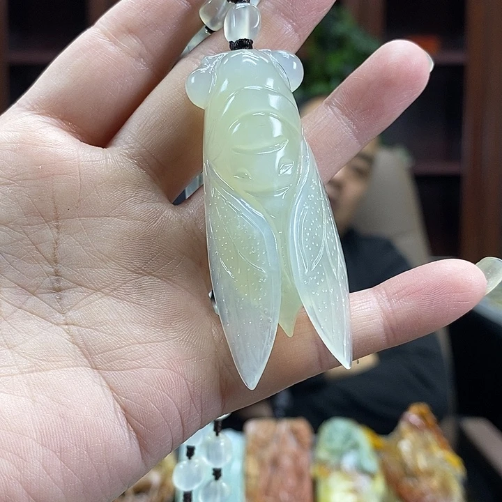 老***姐蛇纹石玉未镶嵌颈饰