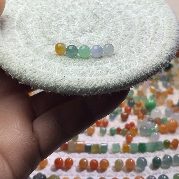 翡翠散珠未镶嵌定制翡翠卡6+，一组