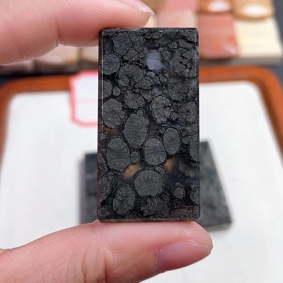 【闪购商品】硅化玉吊坠(赠链)未镶嵌王*