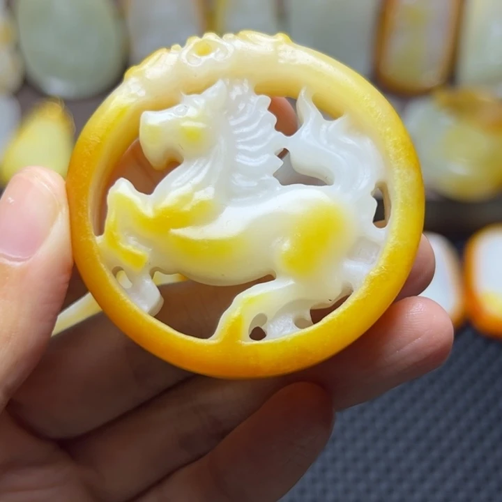 和田玉未镶嵌颈饰