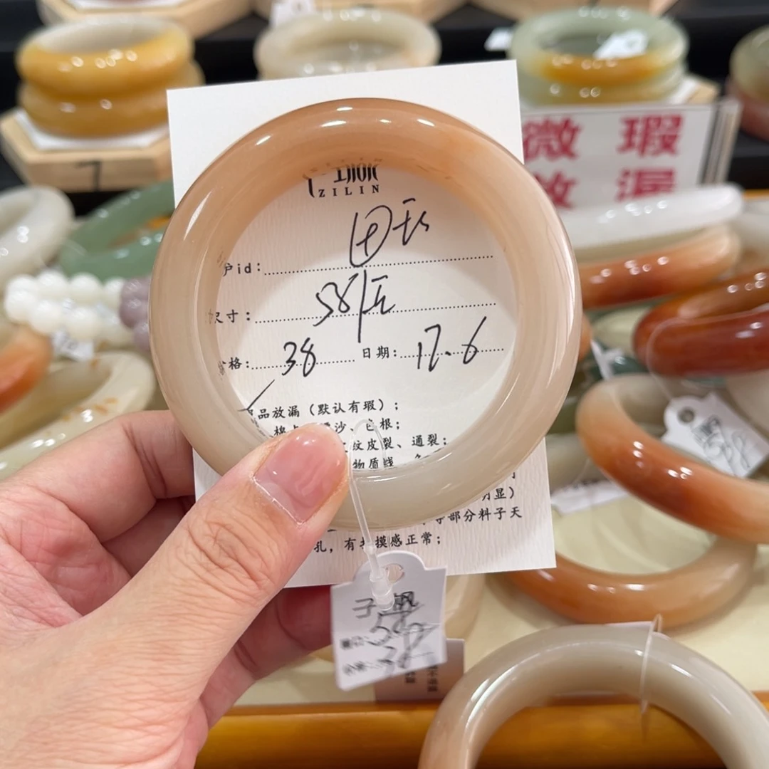 未镶嵌手镯石英质玉