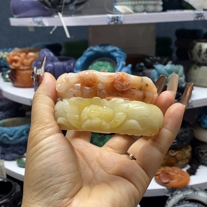 未镶嵌手镯石英岩玉