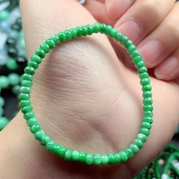 翡翠颈饰未镶嵌手串