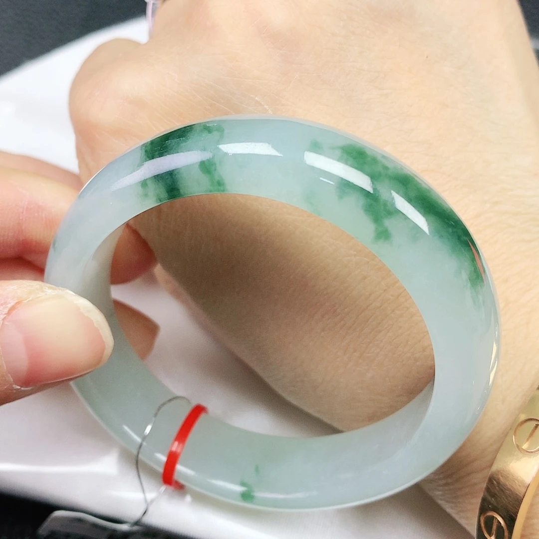 翡翠手镯未镶嵌55贵