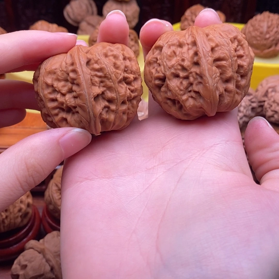 文玩核桃吊坠元宝