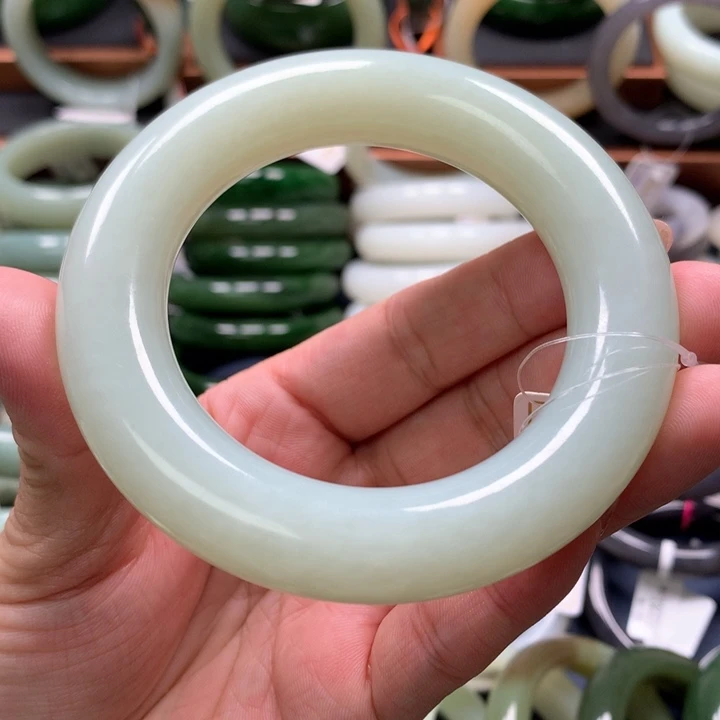【闪购商品】未镶嵌手镯和田玉