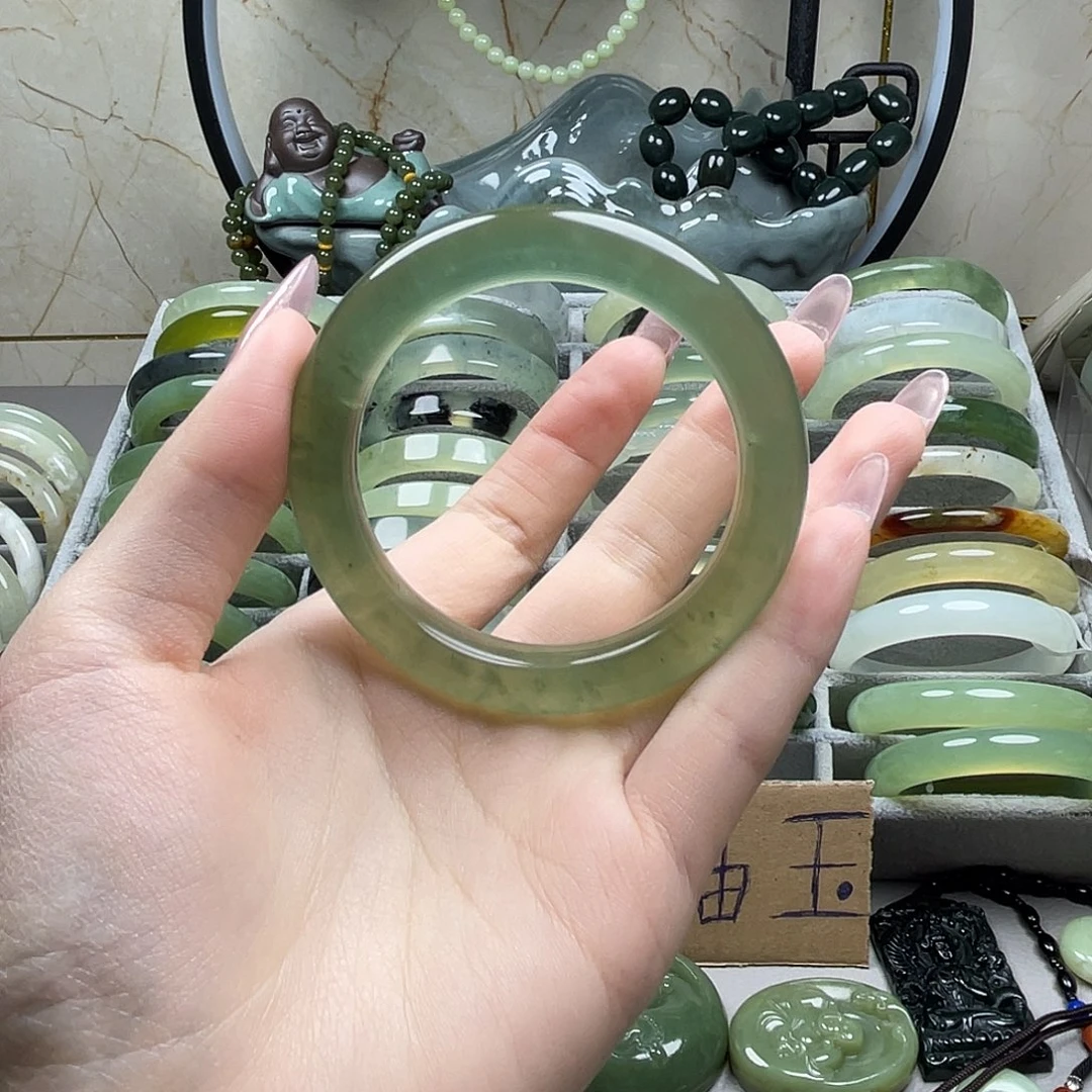 瑞***崽蛇纹石玉未镶嵌手镯