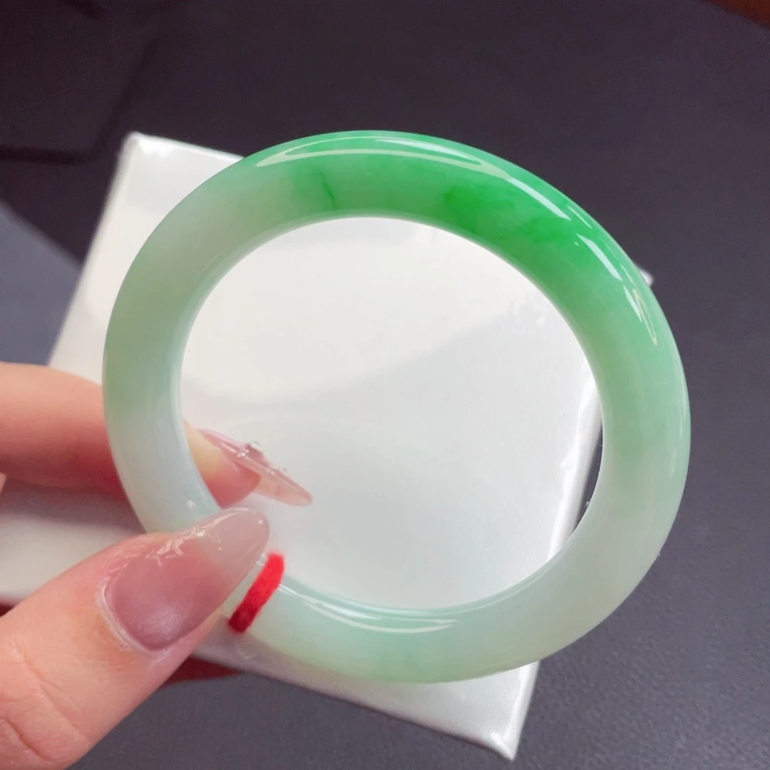 翡翠手镯未镶嵌51.8阳绿渐变山水镯 人间富贵 精致款7号