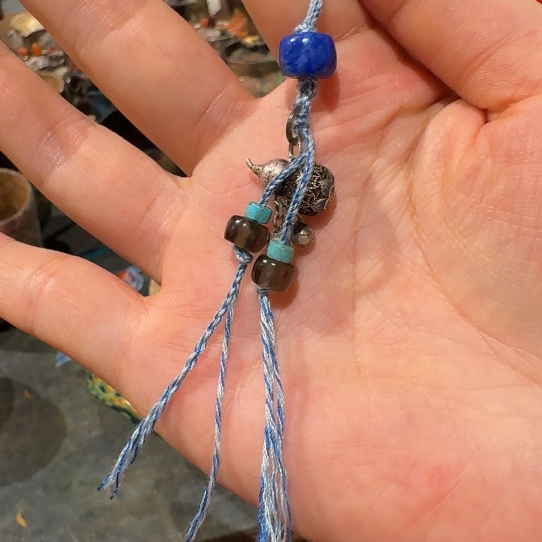 辛****我青金石老银滴溜滴溜。