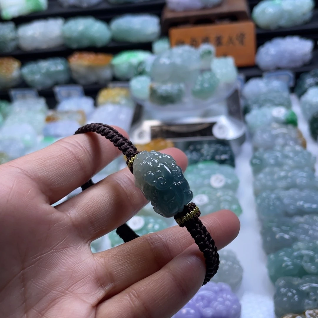 翡翠颈饰未镶嵌貔貅