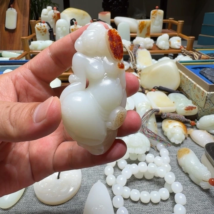 辽***张和田玉未镶嵌挂件