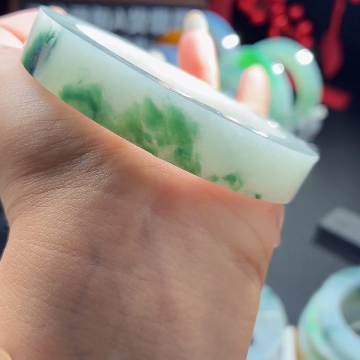 定制翡翠未镶嵌翡翠手镯
