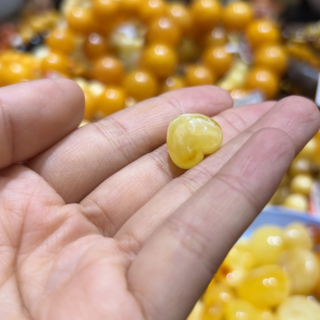 琥珀珠宝奇石未镶嵌