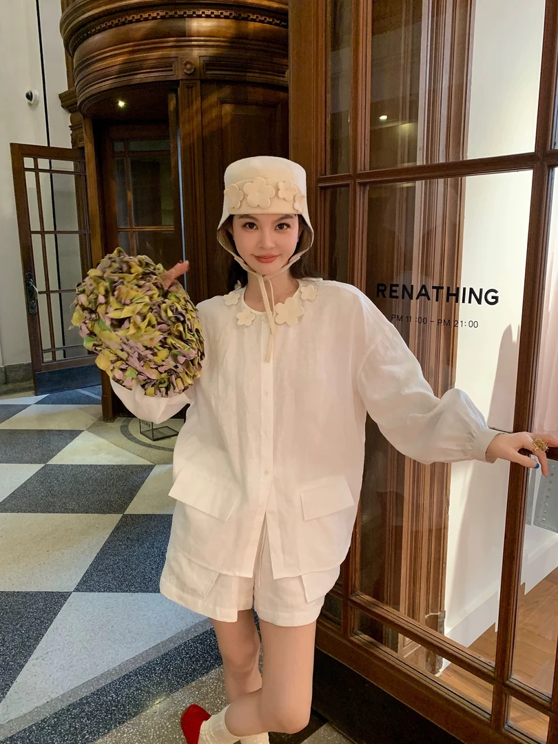 le rouge周美美  颈间花朵100亚麻定制花朵装饰圆领防晒衬衫
