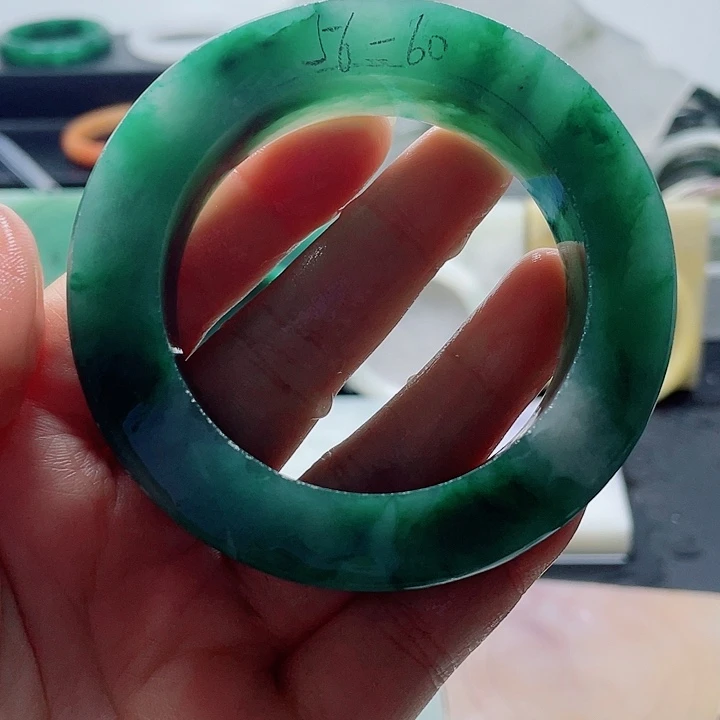 石英质玉未镶嵌手镯定制