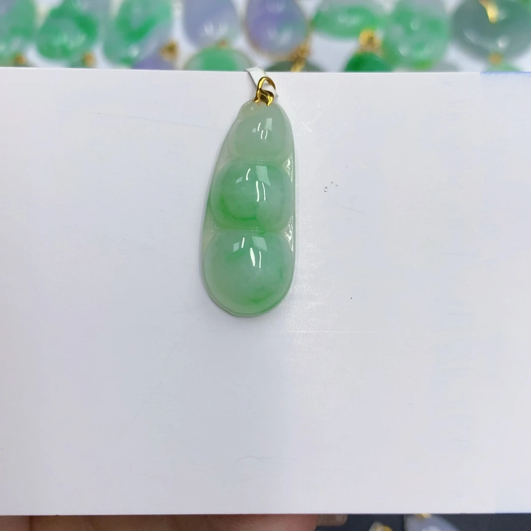 翡翠18K金镶嵌颈饰翡翠