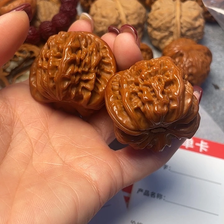 用***徐文玩核桃吊坠白狮子