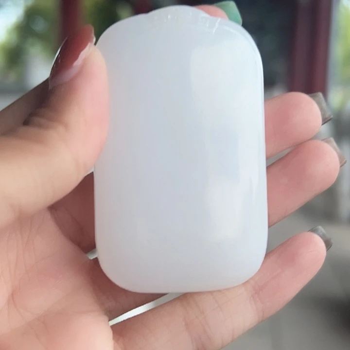 新疆羊脂白无事牌 46带礼盒 带珠链