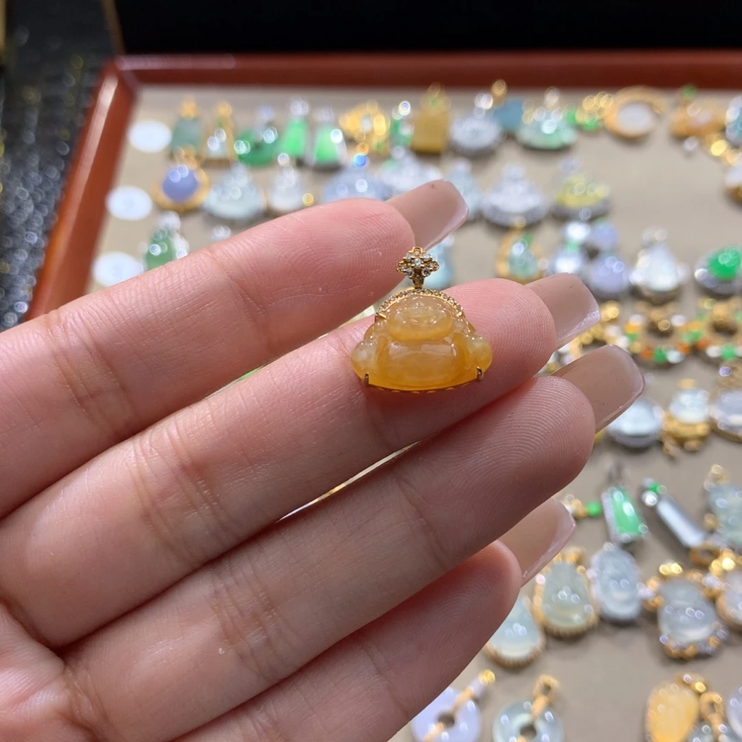 李***️翡翠18K金镶嵌颈饰翡翠
