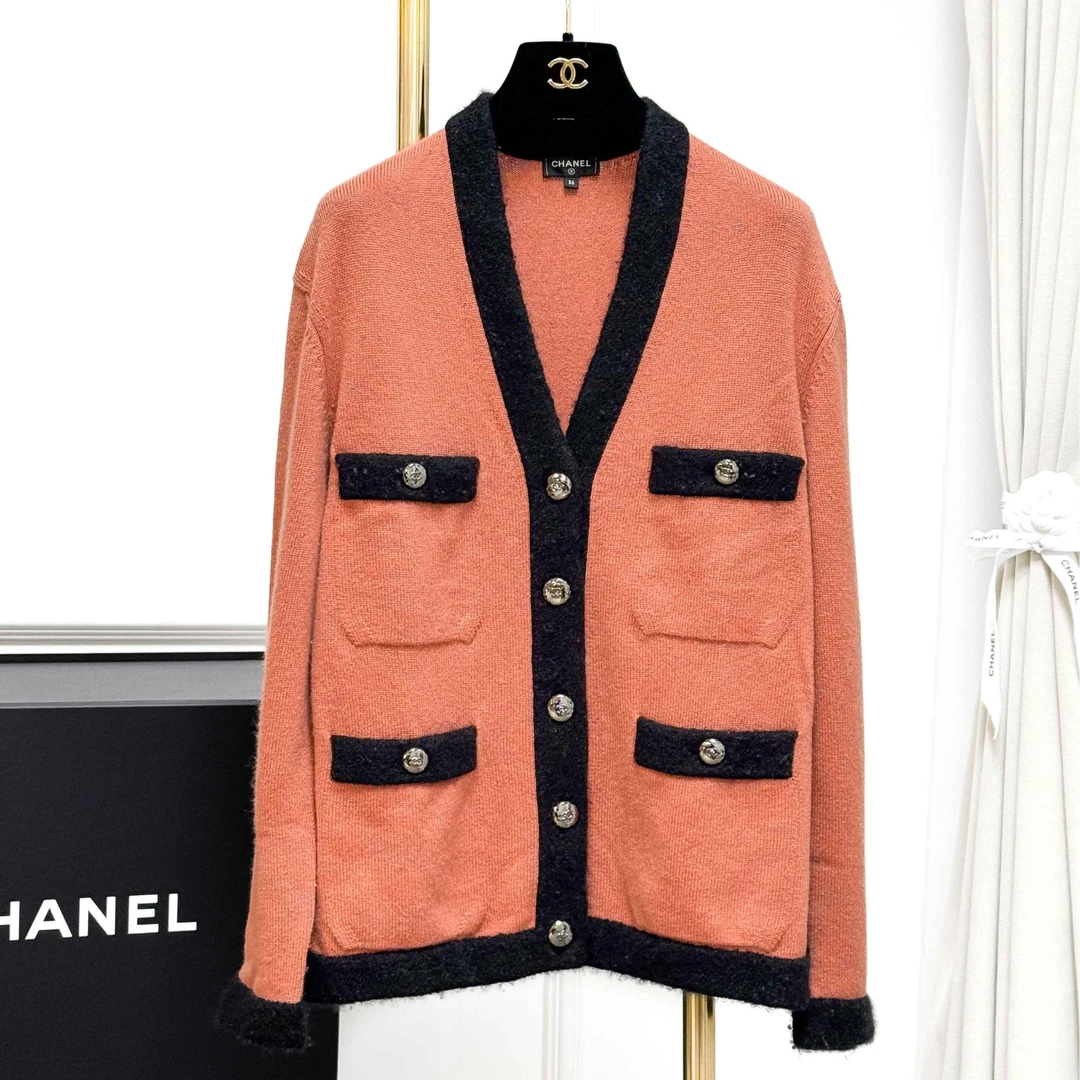 99新 Chanel/香奈儿 36码21B橘色拼黑色钻扣四口袋长袖针织开衫