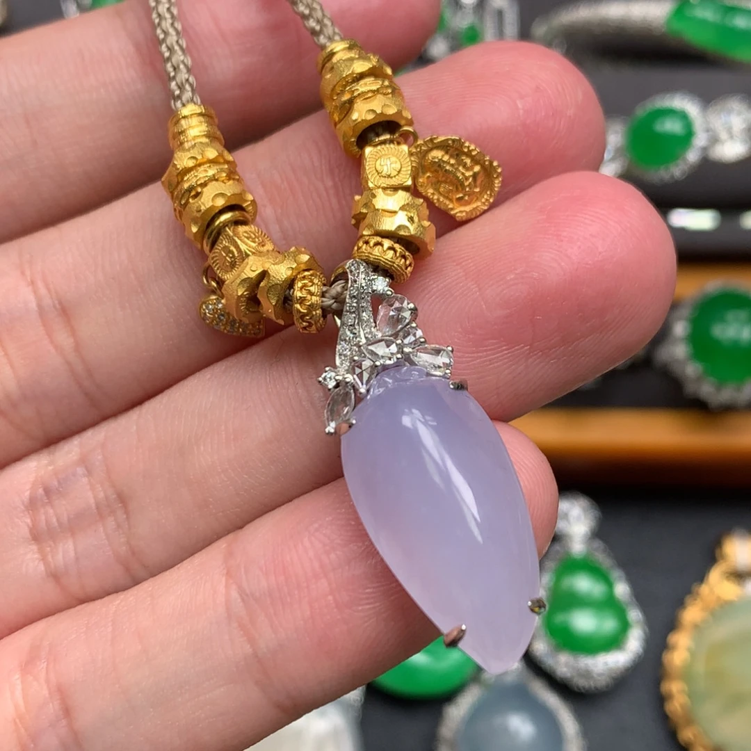 翡翠18K金镶嵌颈饰