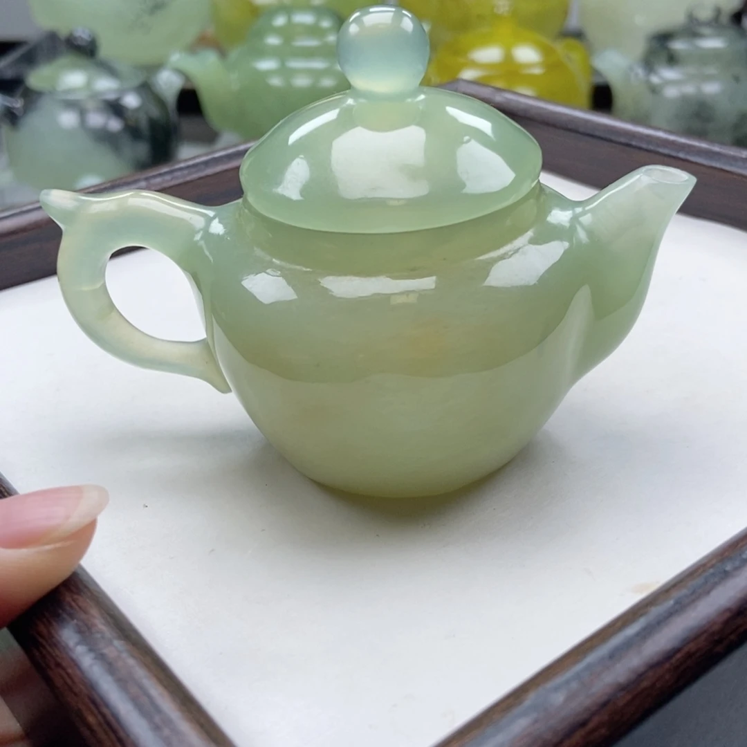 蛇纹石玉未镶嵌壶
