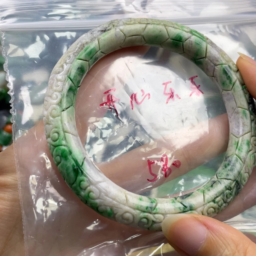 开***乐颈饰未镶嵌翡翠牌子