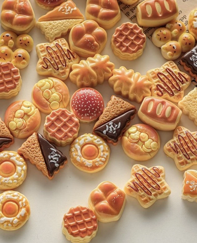 仿真食玩面包方糕饼干甜品树脂饰品diy配件冰箱发夹水杯鞋花材料