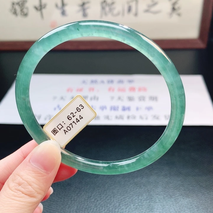 翡翠未镶嵌手镯翡翠手镯6