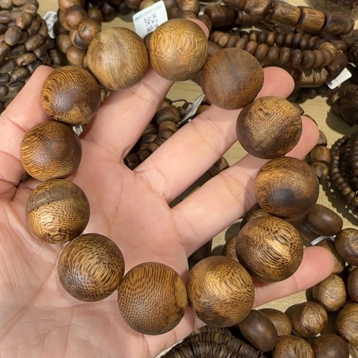 吊坠沉香乌身多样性发货一条卡20-29克