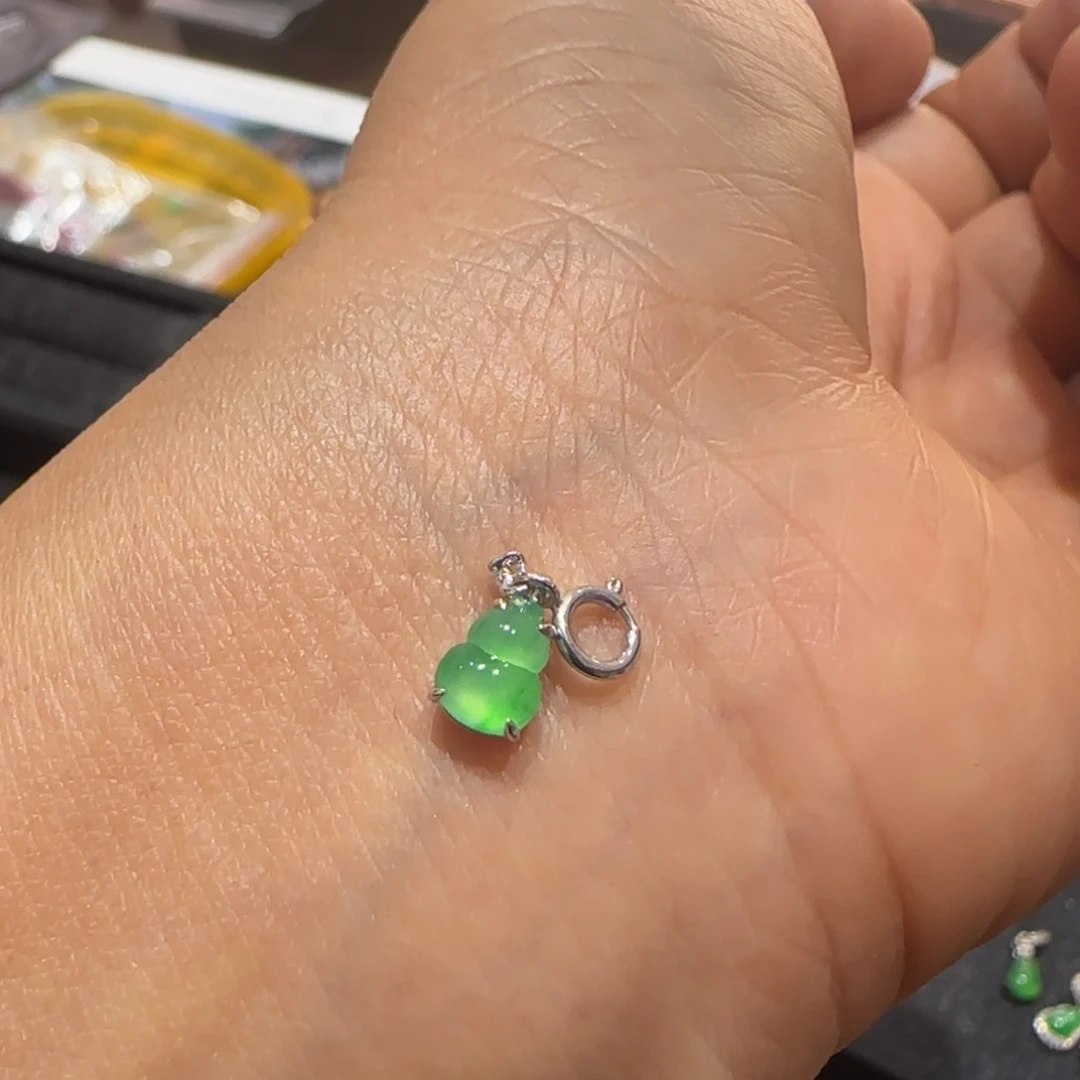 翡翠颈饰18K金镶嵌葫芦