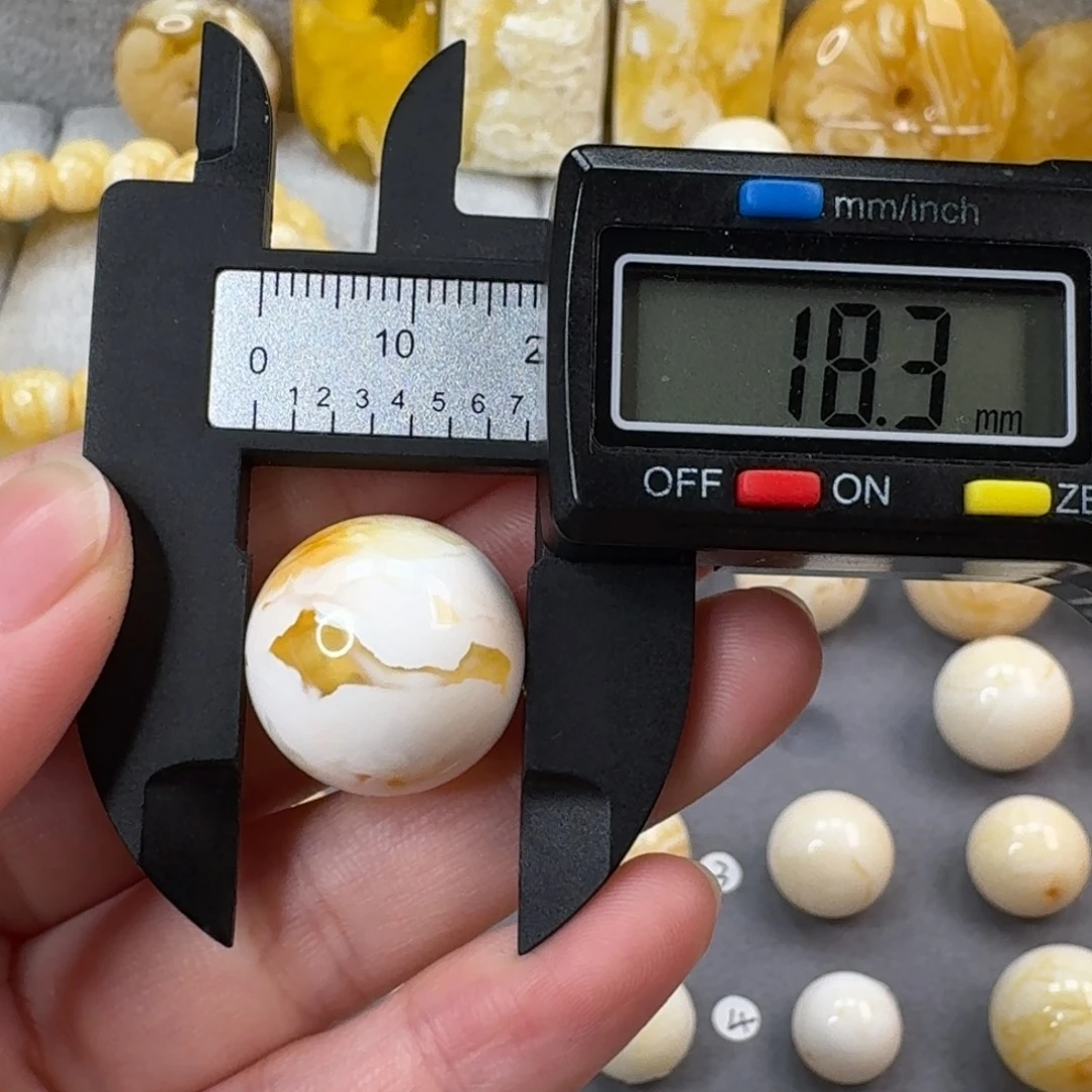 琥珀未镶嵌裸石18.3mm金漆白溶洞妖花圆珠