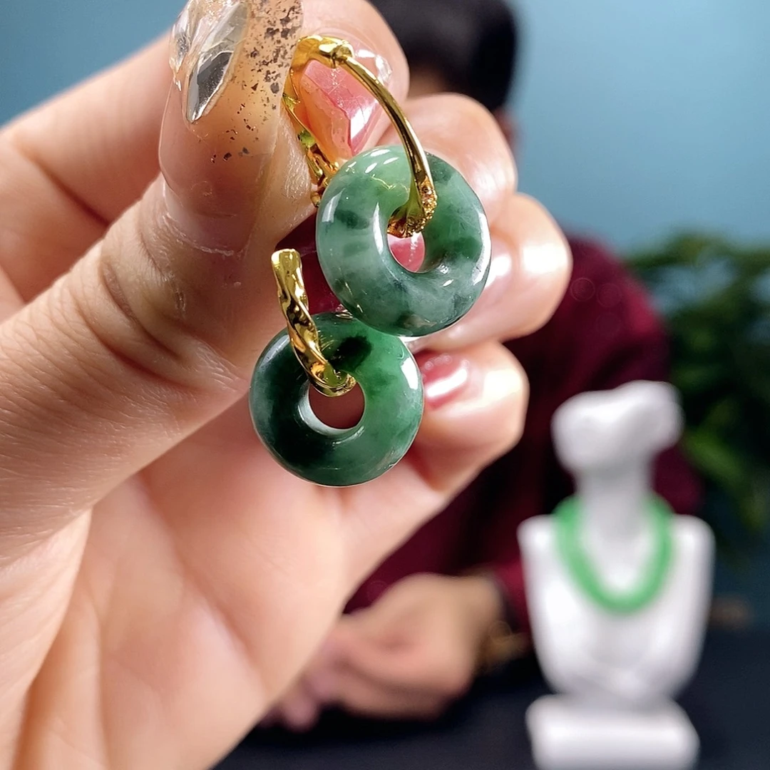 翡翠耳饰未镶嵌翡翠