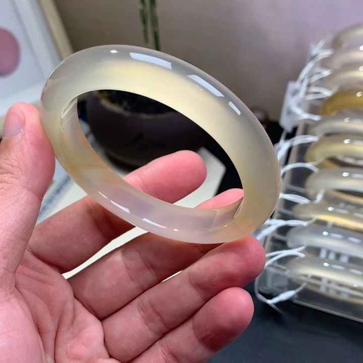 手镯玛瑙/玉髓未镶嵌