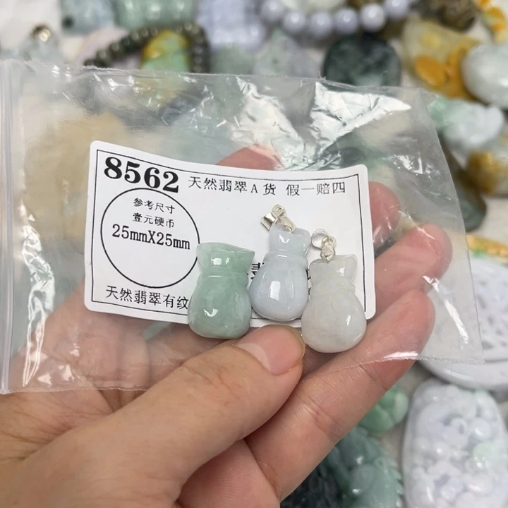 翡翠未镶嵌颈饰8562