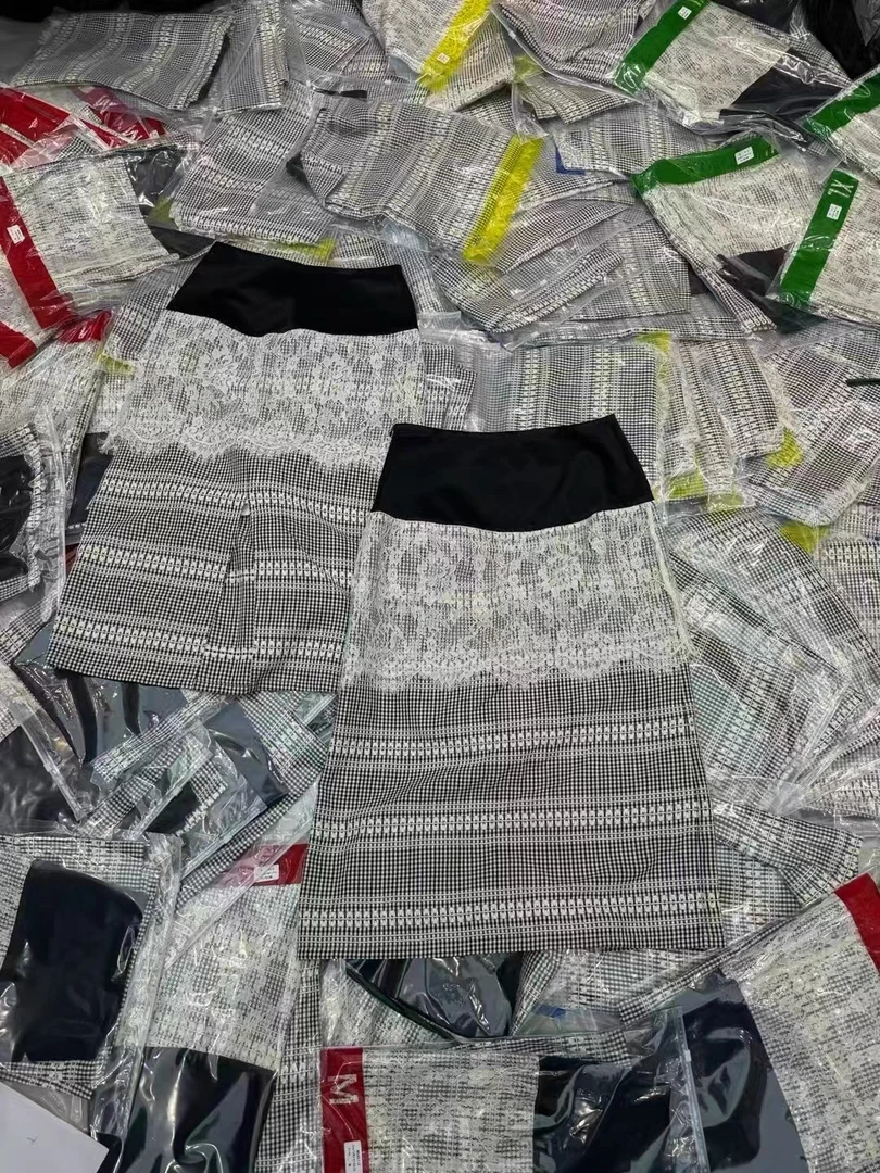 南油醋酸拼接蕾丝半身裙