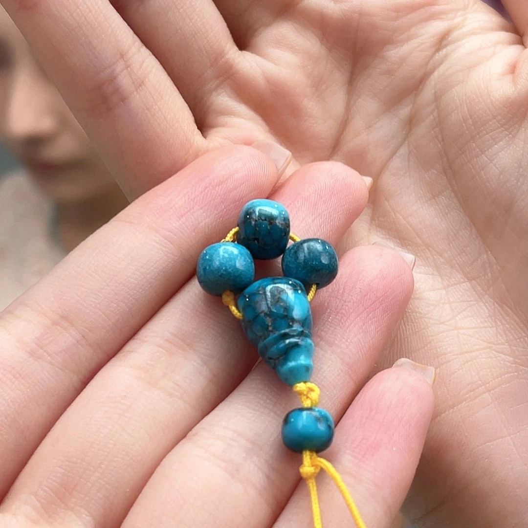 绿松石未镶嵌颈饰