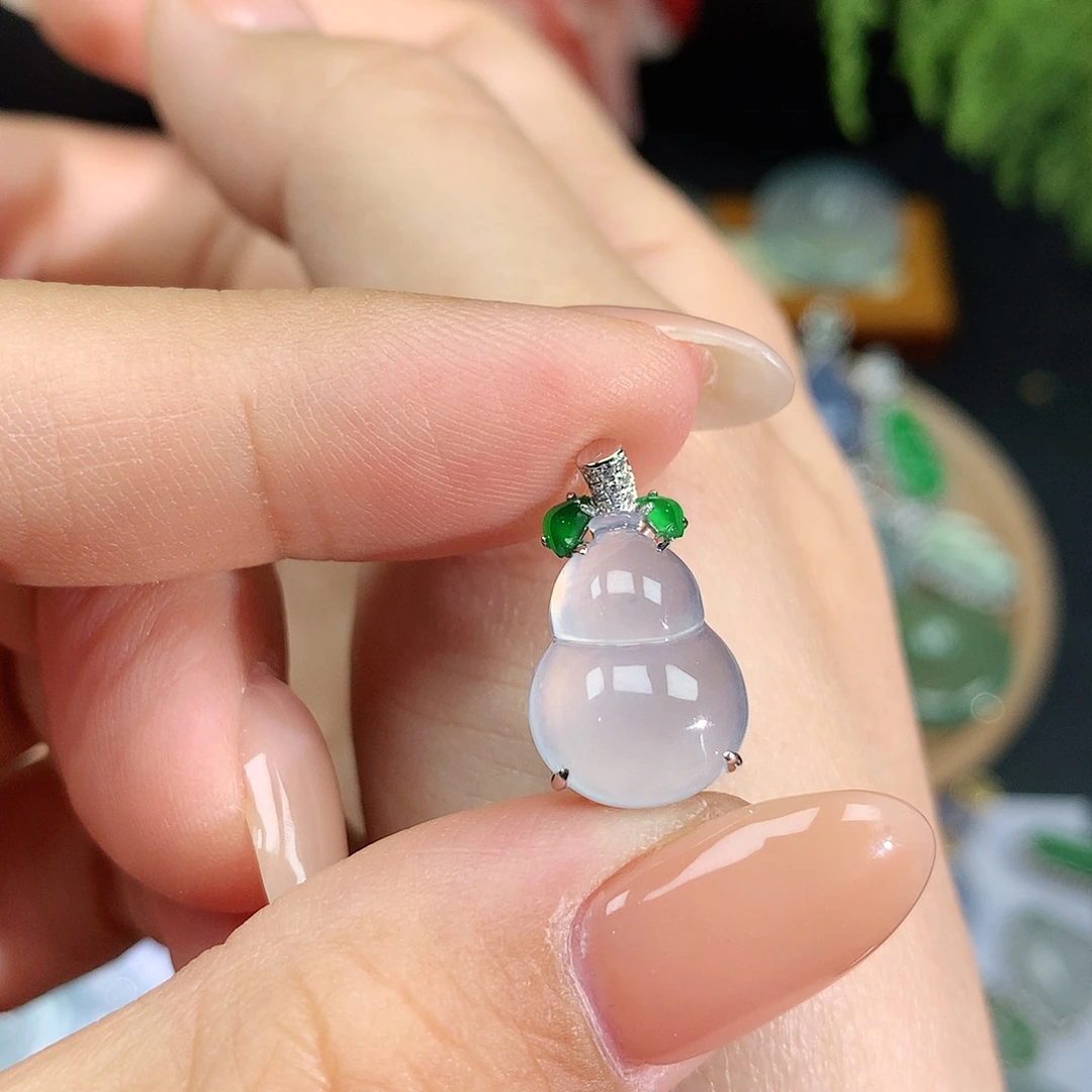 颈饰18K金镶嵌翡翠翡翠