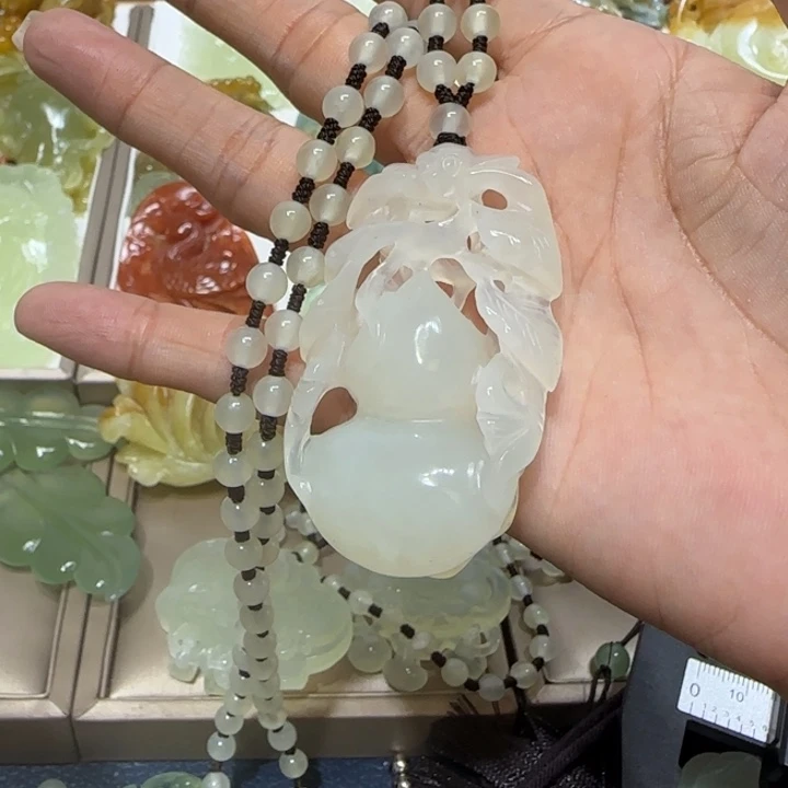 蛇纹石玉吊坠未镶嵌